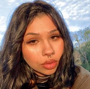 Meet your Posher, Azaleea